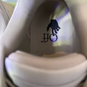 Off-white out of office